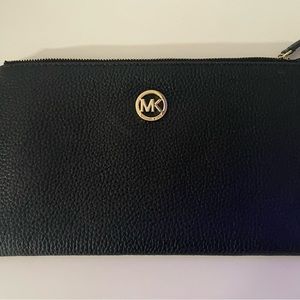 Pre-owned Michael Kors Jet Set Black Leather Designer Zip Clutch
Wristlet Bag